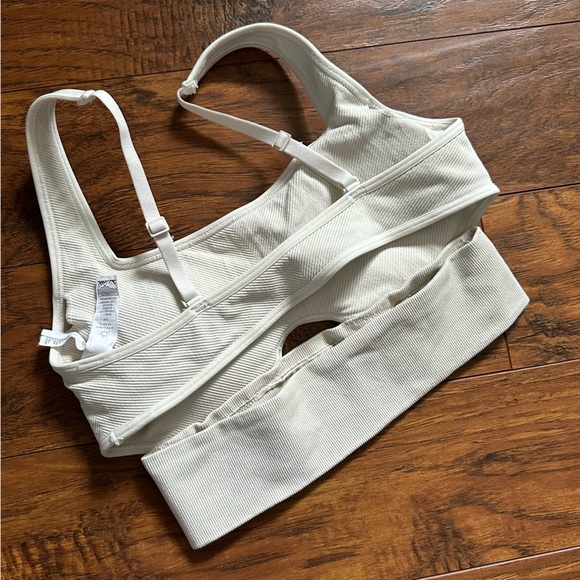 OFFLINE By Aerie Seamless Cut Out Sports Bra in size Small - Picture 6 of 7